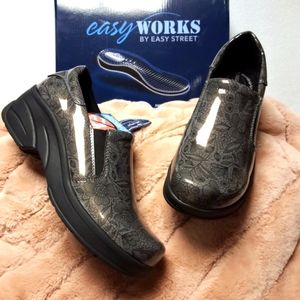 NIB Easy Works slip resistant grey shoes size 8.5